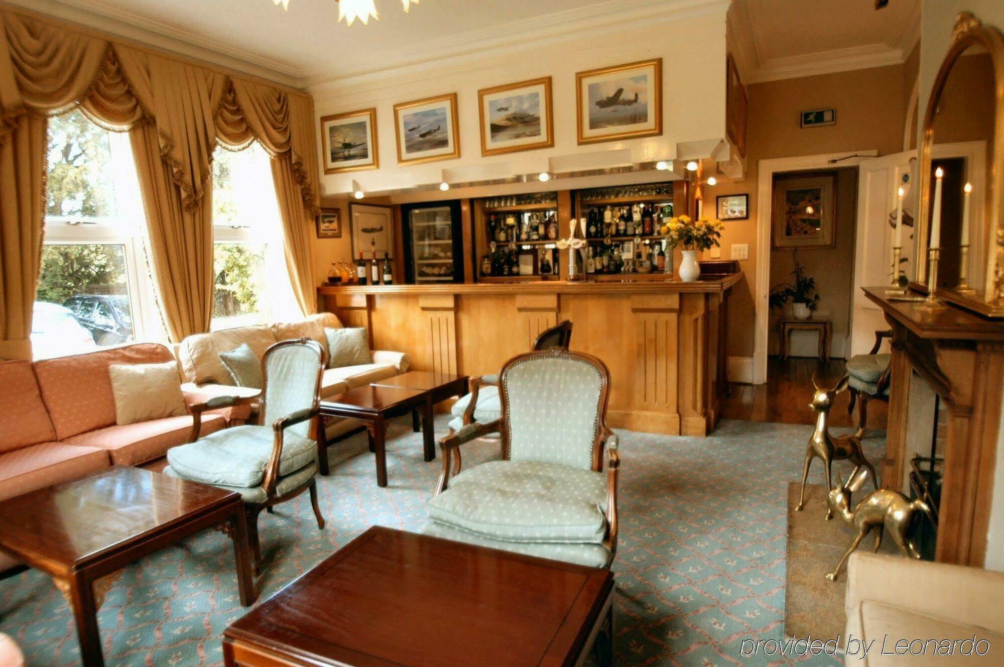 The Lodge Duxford Restaurant bilde